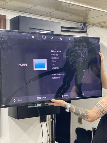 Телевизоры: LED televizor – böyük ekran 56/97 ekran Ekraninda cat var leke verib