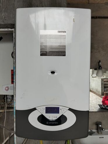 подарок на 14 февраля любимому: Ariston divar tipli qaz kombi qazanı - Brend/model: Ariston (elektron