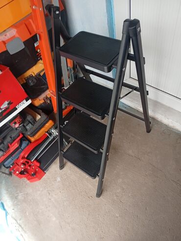 буу принтер: Продам новую 4-ступенчатая стремянка. Черный. Для кухни домашнего