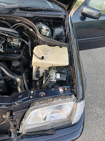 arxa şuşə: Mercedes-Benz C-Class универсал, 500 T modifikasiyası. Avtomobil qara — 6