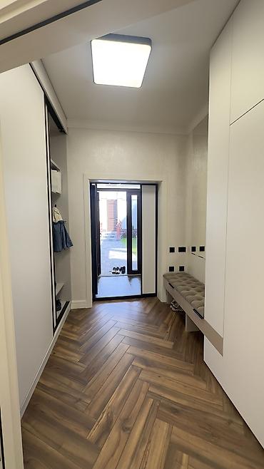 Продажа коттеджей и домов: 5 и более комнат, 250 м², 4 соток, Бишкек, Риэлтор — 12