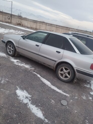 дишевли машина: Audi 80: 1992 г., 2 л, Механика, Бензин, Седан