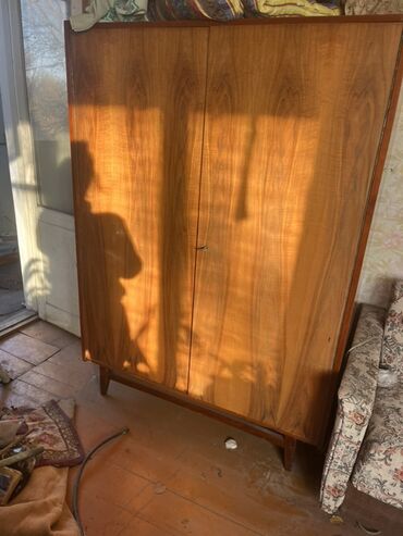 шкаф красный: Шкаф для одежды, Прямой, Дерево