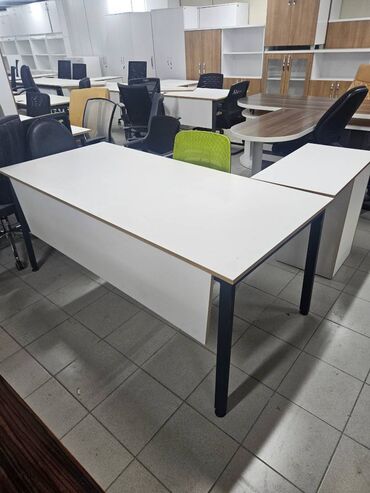 Ofis masaları: İşlənmiş, Müdir üçün, Künc masa