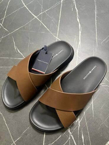 eqa shoes ecemi unvan: Tommy Hilfiger firmasının dəri qayışlı səndəlləri. Qəhvəyi rəngdədir
