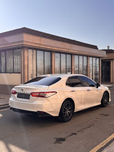 Toyota: Toyota Camry: 2021 г., 2.5 л, Автомат, Бензин, Седан — 2