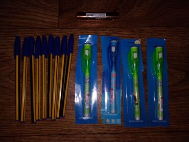 ручка шариковая: Продаю жёлта чорный один 10сом синий зелёный цвет невидимая ручка45сом