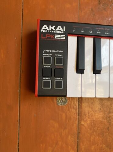 Midi-klaviaturalar: Midi-klaviatura, Akai
