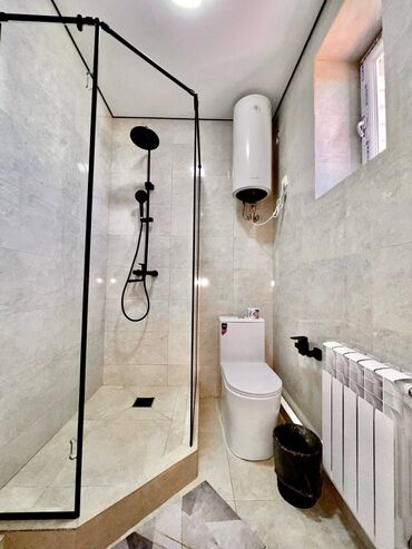 Отели и хостелы: Сдаю дом в аренду. С бассейном в Бишкеке. есть 5 номеров с душевом, и — 10