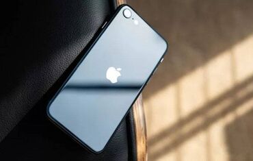 en ucuz telfonlar: IPhone SE 2020, 128 GB, Qara, Barmaq izi, Face ID