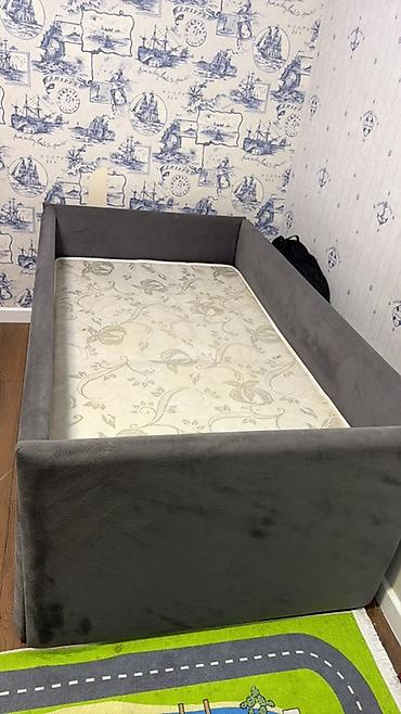 Ev və bağ: Uşaq/yataq otağı üçün yumşaq bortlu tək nəfərlik çarpayı — 2