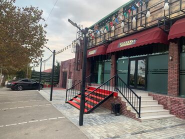 Restoran, kafelər: Uluxanlı Restaurant – geniş və işıqlı məkan - Fasaddan görünən — 2