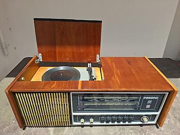 retro gramofon: Retro radio və vinil (plastinka) çalar Rekord 314 – işlək Sovet — 4