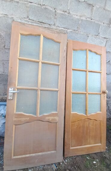 Межкомнатные двери: Продаю двери деревянные 2*90
каждая дверь по 3200
