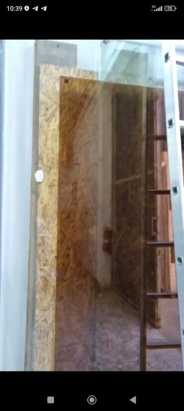 набор инструментов электрика: Стеклянная дверь/полотно из закалённого стекла. - Материал