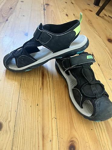 Детская обувь: Oğlan Uşağı üçün sandal.
Ölçü üstündə yoxdu, təxmini 38-39 a gedər — 1