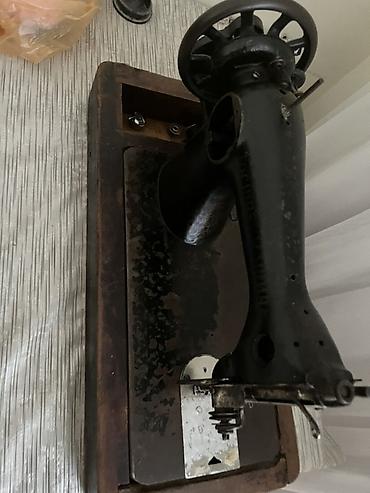qedimi pullar: Antik mexaniki tikiş maşını - Korpus: döymə metal gövdə, qara rəngli — 6