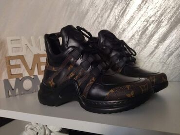 Women's Sneakers and athletic shoes: 39 — 6