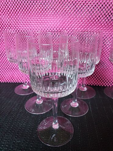 Čaše: Case nove kristal 60,70te za vino,rucni rad. Case komada 7 u ceni — 7