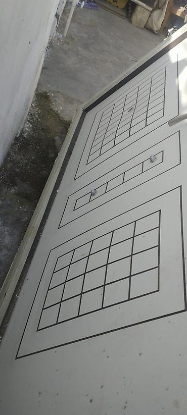 qapi demir qapi seyf qapi: Metall qapı – içdən ağ, çöldən qəhvəyi dekorlu - Material — 1
