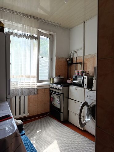 квартиры кок жаре: 1 бөлмө, 33 кв. м, 104-серия, 2 кабат, Косметикалык ремонт