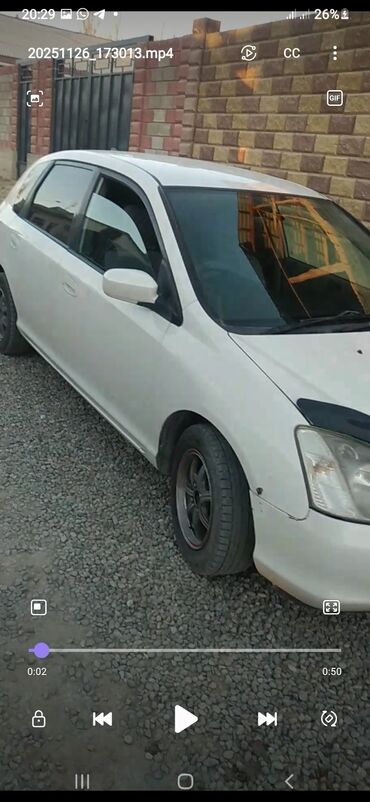 Другие автомобили: Белый 5‑дверный хэтчбек. Основные особенности по фото: - Кузов — 1