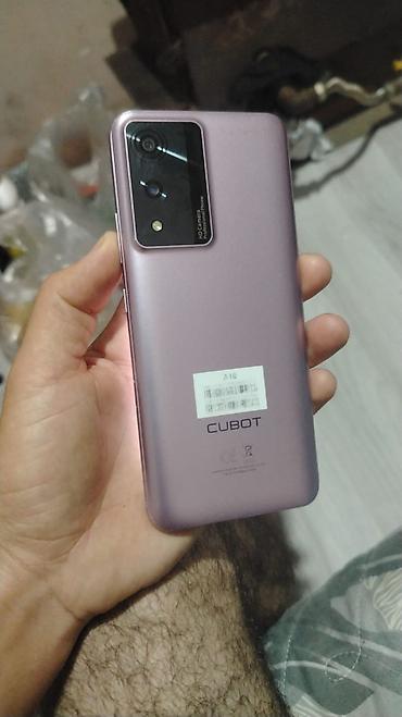 telefon altlıgı: Cubot A10 smartfonu. Şəkillərdə göründüyü kimi cihazın arxa — 3