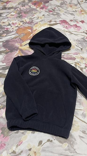 Комплекты одежды: Отдам все за 500 Вещи на 5-6 лет 📍8мкр Состав: - Зеленые футболки с — 6