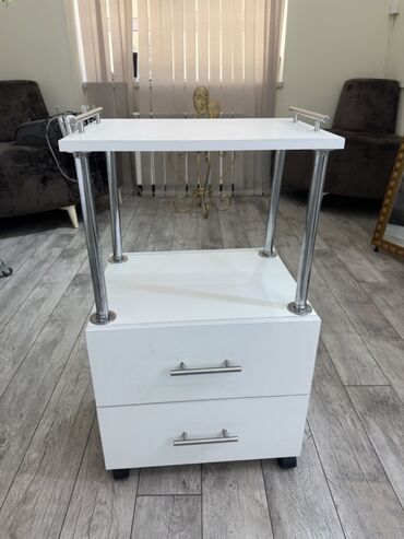 Salon masaları: Güzgüsüz