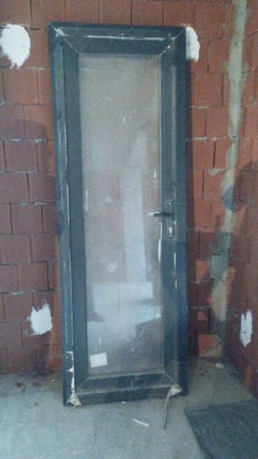 Серьги: PVC şüşəli qapı - Material: PVC profil, iki tərəfli şüşə panel - Rəng