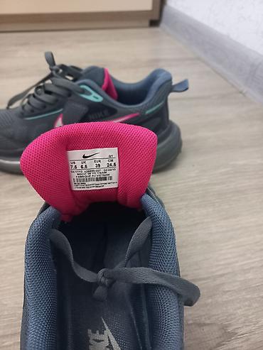 comitok l7c pro: Nike qadın idman ayaqqabısı - Rəng: tünd boz üst hissə, çəhrayı və — 4