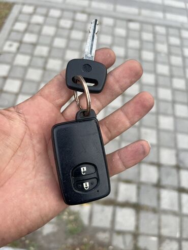 avtomobil açarları: Acar tayota pirus