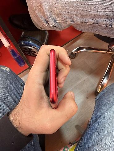 Apple iPhone: IPhone 11, Qırmızı — 8