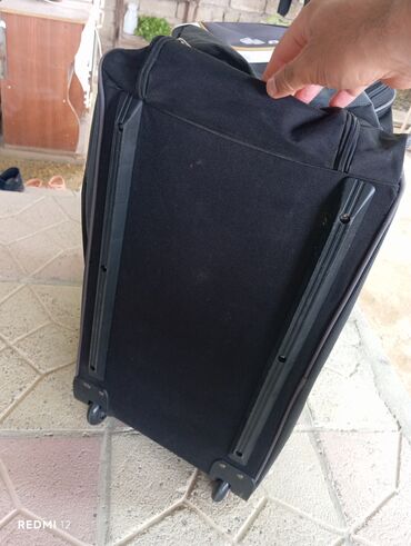 İdman çantaları: Idman üçün təkərli sumkalar satılır 3 ədəddir yekə sumkadir əla — 1