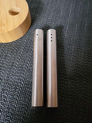 Ostalo posuđe: Nov Rominox slanik. Nov slanik nerdjajuci celik,postolje od bambusa na lalafo.rs — 5 Ostalo posuđe: Nov Rominox slanik. Nov slanik nerdjajuci celik,postolje od bambusa — 5