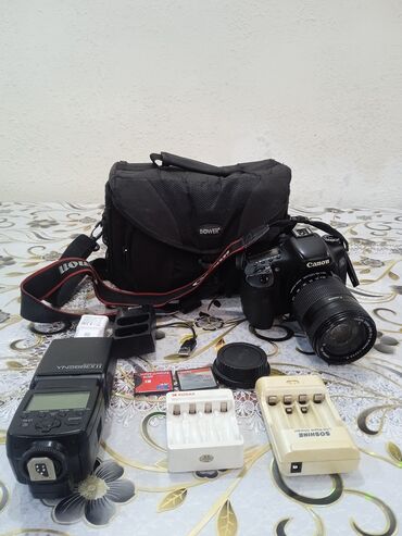 Фотоаппараты: Canon 7d с объективом 18-135 в комплекте вспышка зарядки и флешка