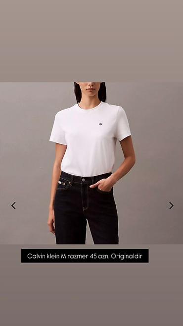 t winner: Calvin Klein qadın T‑şort - Rəng: ağ - Minimalist dizayn, sinədə — 1