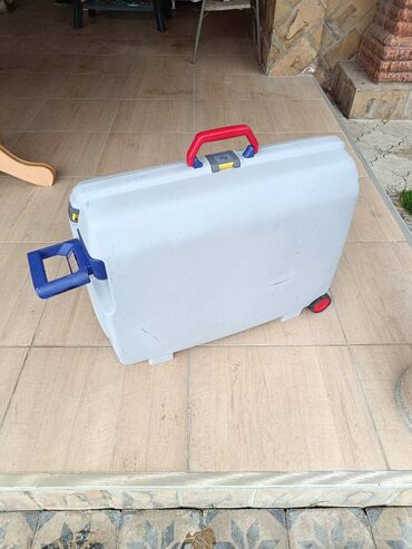 Tašne: Samsonite kofer kvalitetan vodootporan sa gumom oko poklopca