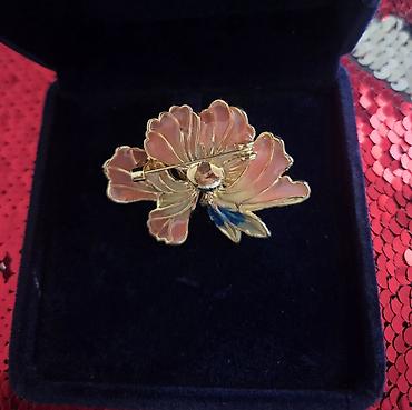 xarı bulbul broş: 🌺 Gül formalı qaşlı broş 🌸 Çəhrayı-şaftalı tonlarda 🌷 Qızıl suyuna — 2