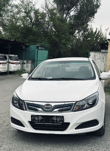 обмен кв: Сдаю в аренду Белый седан BYD е5 с современным дизайном кузова
