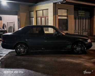 Mercedes-Benz: Mercedes-Benz 220: 2.2 l | 1995 il Sedan — 4