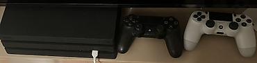 Sony PlayStation 4 Pro (1TB) oyun konsolu Komplekt: - PS4 Pro konsolu