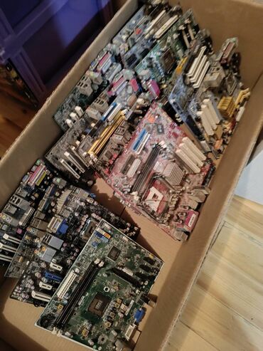 komputer satışı: 20 ədəd ddr-ddr2 plata işləyir. 2 ədəd 19luq 1ədəd 17monitor power
