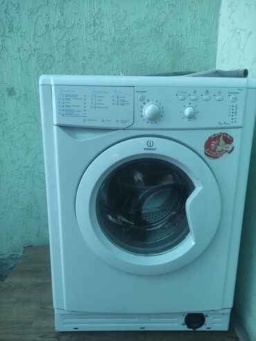 куплю бу стиральную машину: Стиральная машина Indesit, Б/у, Автомат, До 5 кг
