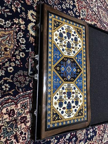 Qoz ağacından hazırlanmış nərd satılır. Təbii qoz ağacı, möhkəm