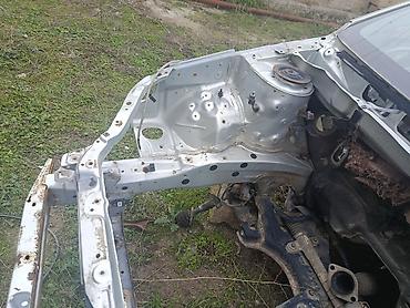 Digər kuzov detalları: Ford 2004, 2004 il, İşlənmiş — 3