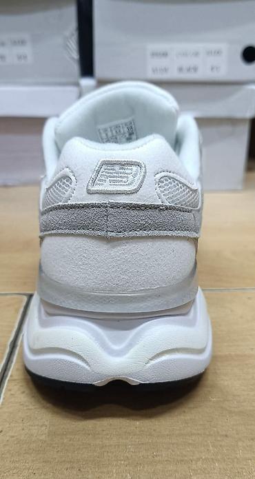 patike za jesen: New Balance 9060
Decije
31-35
3100 din — 6