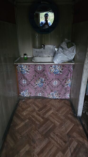 металлические гараж: Вагон сатылат абалы жакшы жылуланган свет бар суйролот донголоктор