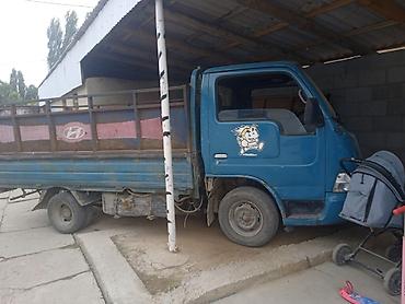 авто домик: Грузовой бортовой малотоннажный автомобиль синего цвета. Основные — 1