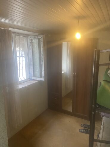 Həyət evləri və villaların satışı: Şüvəlan qəs. 3 otaqlı, 70 kv. m, Kredit yoxdur, Orta təmir — 35